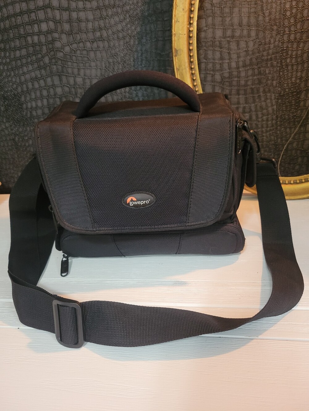 LOWEPRO EDIT 140+ EUC Camera Bag With Shoulder Strap And Lots Of Pockets